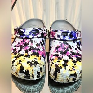 ❄️ Multicolored Crocs